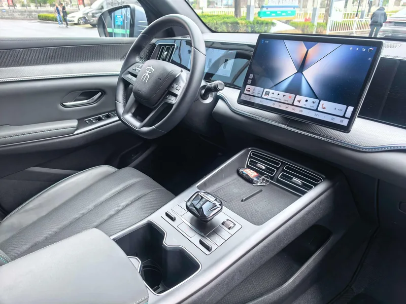BYD Song Pro 2025 Second generation DM-i 115KM Transcendent exterior photo 6 BYD Song Pro 2025 Second generation DM-i 115KM Transcendent exterior photo 6