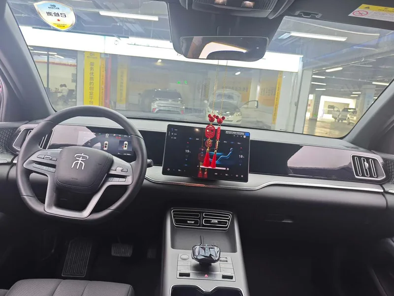 BYD Song Pro 2025 Second generation DM-i 75KM Leading Type interior photo 8 BYD Song Pro 2025 Second generation DM-i 75KM Leading Type interior photo 8