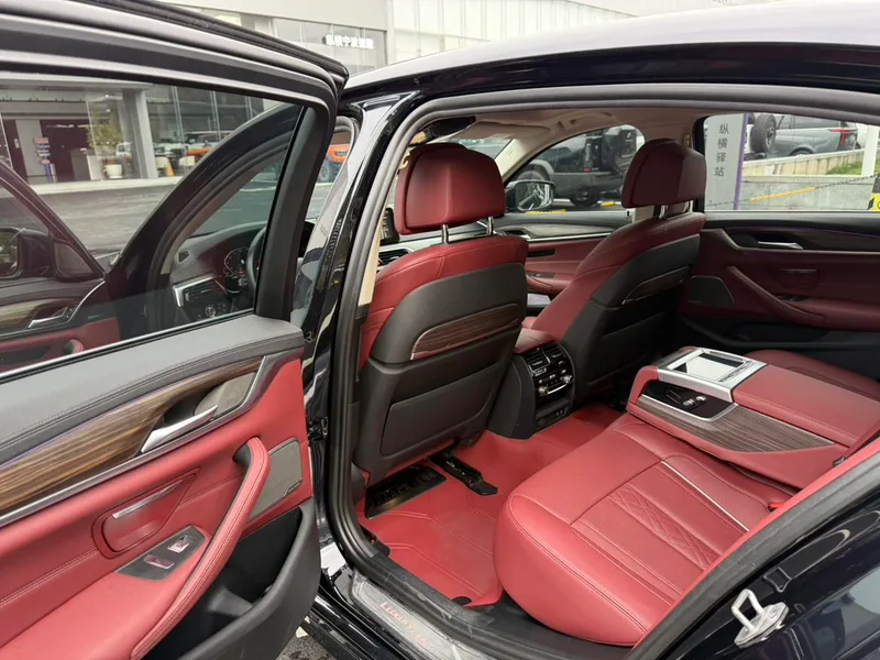 BMW 5 Series 2022 530Li Premium Class M Sports suit exterior photo 10 BMW 5 Series 2022 530Li Premium Class M Sports suit exterior photo 10