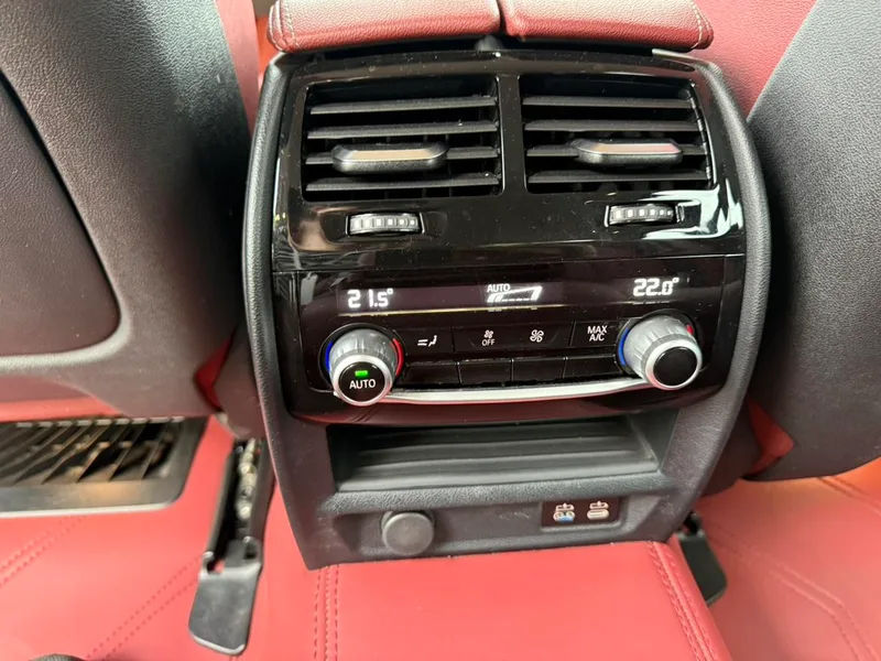 BMW 5 Series 2022 530Li Premium Class M Sports suit interior photo 13 BMW 5 Series 2022 530Li Premium Class M Sports suit interior photo 13