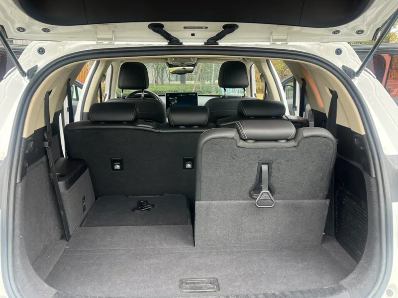 BYD Tang 2018 2.0T Automatic Zhilian Honorable Type 7 seat China V interior photo 9 BYD Tang 2018 2.0T Automatic Zhilian Honorable Type 7 seat China V interior photo 9