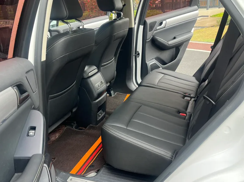 BYD Tang 2018 2.0T Automatic Zhilian Honorable Type 7 seat China V interior photo 10 BYD Tang 2018 2.0T Automatic Zhilian Honorable Type 7 seat China V interior photo 10
