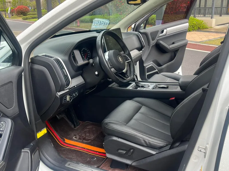 BYD Tang 2018 2.0T Automatic Zhilian Honorable Type 7 seat China V interior photo 11 BYD Tang 2018 2.0T Automatic Zhilian Honorable Type 7 seat China V interior photo 11