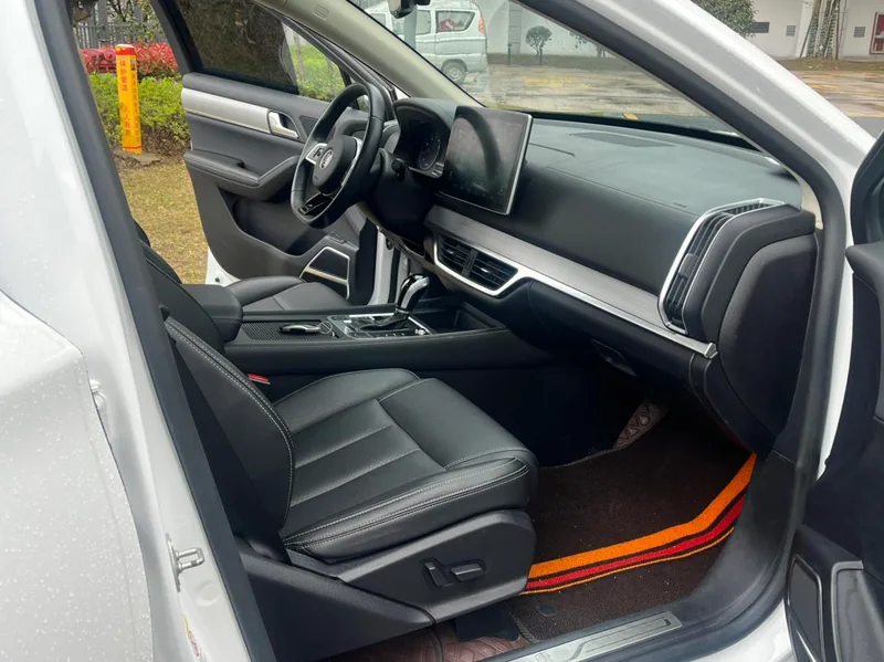 BYD Tang 2018 2.0T Automatic Zhilian Honorable Type 7 seat China V interior photo 12 BYD Tang 2018 2.0T Automatic Zhilian Honorable Type 7 seat China V interior photo 12