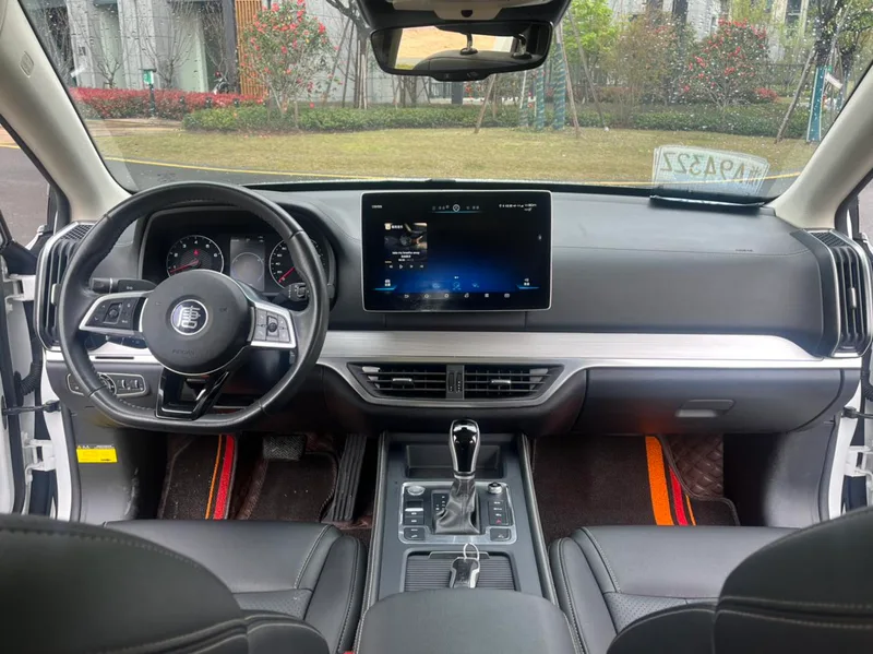 BYD Tang 2018 2.0T Automatic Zhilian Honorable Type 7 seat China V interior photo 14 BYD Tang 2018 2.0T Automatic Zhilian Honorable Type 7 seat China V interior photo 14