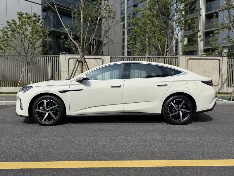 BYD Seal 2026 DM-i 135KM Premium Trim exterior photo 3 BYD Seal 2026 DM-i 135KM Premium Trim exterior photo 3