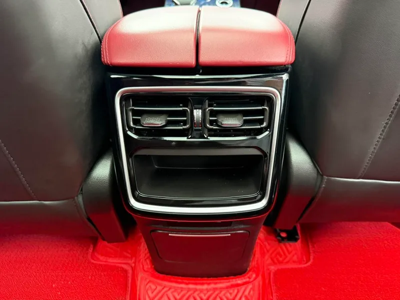 Jetour X70 PLUS 2022 1.6T DCT ground Pro 5 seat interior photo 19 Jetour X70 PLUS 2022 1.6T DCT ground Pro 5 seat interior photo 19