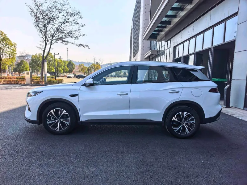 BYD Song Pro 2025 The second generation of intelligent driving version DM-i 115KM Transcendent exterior photo 7 BYD Song Pro 2025 The second generation of intelligent driving version DM-i 115KM Transcendent exterior photo 7