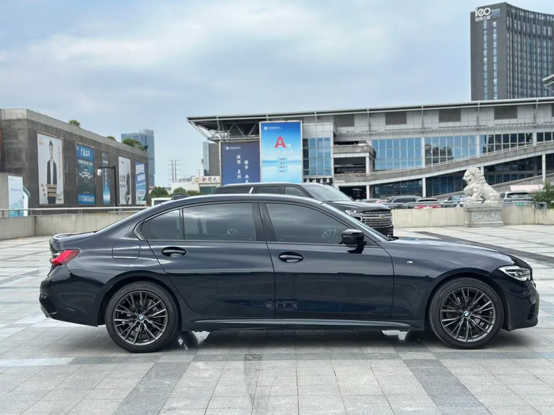 BMW 3 Series 2021 325Li M Set de nuit de sport extérieur photo 9 BMW 3 Series 2021 325Li M Set de nuit de sport extérieur photo 9