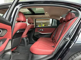BMW 3 Series 2021 325Li M Set de nuit de sport intérieur photo 20 BMW 3 Series 2021 325Li M Set de nuit de sport intérieur photo 20