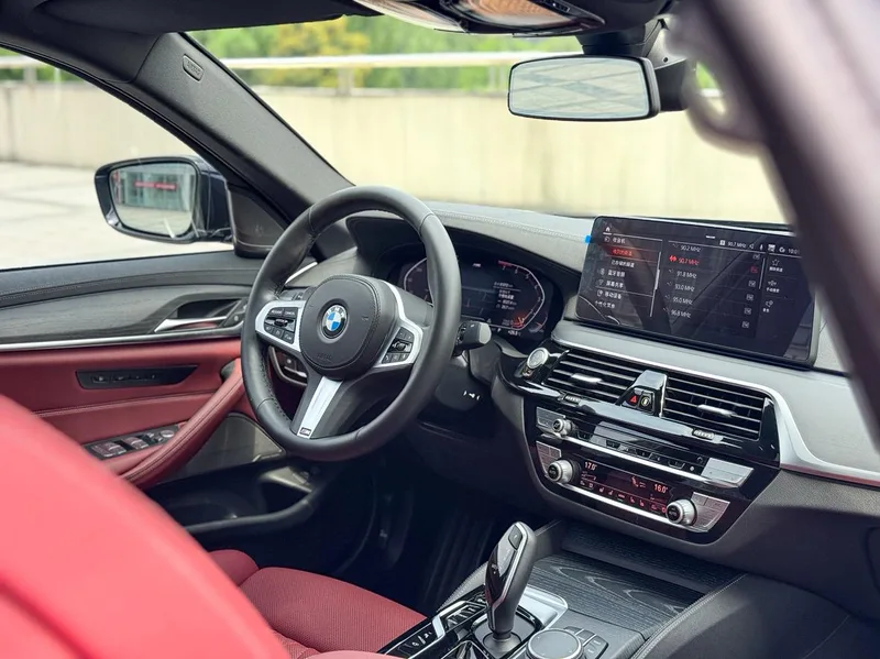 BMW 5 Series 2021 Restyling 530Li Premium Class M Sports suit interior photo 9 BMW 5 Series 2021 Restyling 530Li Premium Class M Sports suit interior photo 9