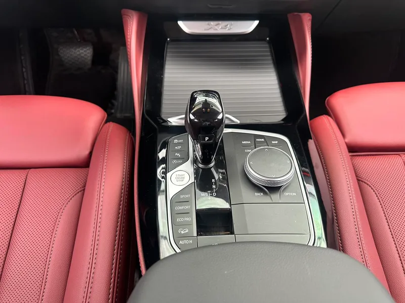 BMW X4 2022 xDrive 30i M Sports suit interior photo 9 BMW X4 2022 xDrive 30i M Sports suit interior photo 9