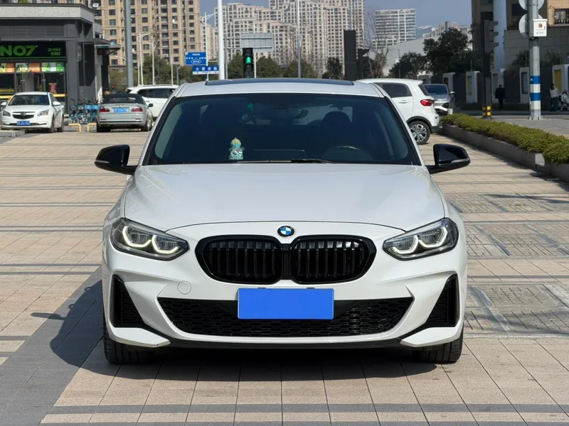 BMW 1 Series 2023 125i M Sports Obsidian Night Edition exterior photo 2 BMW 1 Series 2023 125i M Sports Obsidian Night Edition exterior photo 2