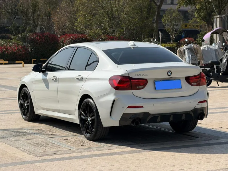 BMW 1 Series 2023 125i M Sports Obsidian Night Edition exterior photo 3 BMW 1 Series 2023 125i M Sports Obsidian Night Edition exterior photo 3