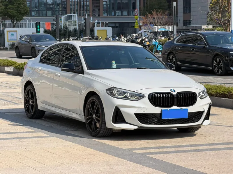 BMW 1 Series 2023 125i M Sports Obsidian Night Edition exterior photo 6 BMW 1 Series 2023 125i M Sports Obsidian Night Edition exterior photo 6