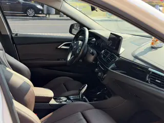 BMW 1 Series 2023 125i M Sports Obsidian Night Edition interior photo 11 BMW 1 Series 2023 125i M Sports Obsidian Night Edition interior photo 11