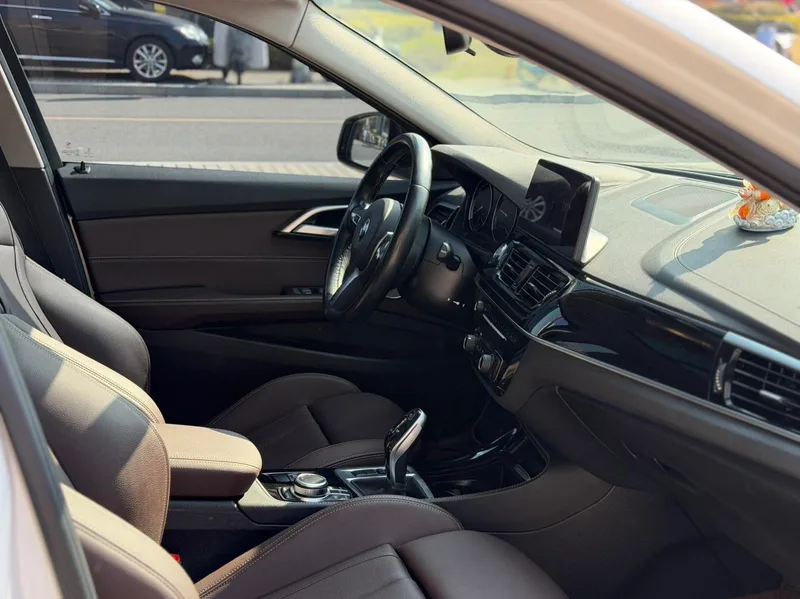 BMW 1 Series 2023 125i M Sports Obsidian Night Edition interior photo 11 BMW 1 Series 2023 125i M Sports Obsidian Night Edition interior photo 11