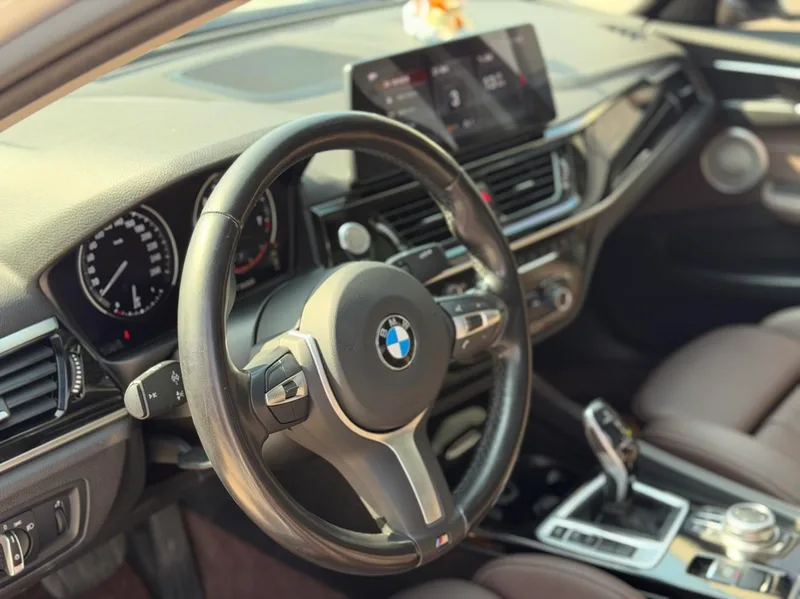 BMW 1 Series 2023 125i M Sports Obsidian Night Edition interior photo 12 BMW 1 Series 2023 125i M Sports Obsidian Night Edition interior photo 12