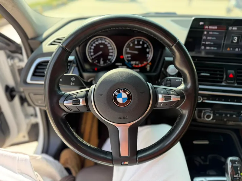 BMW 1 Series 2023 125i M Sports Obsidian Night Edition interior photo 14 BMW 1 Series 2023 125i M Sports Obsidian Night Edition interior photo 14