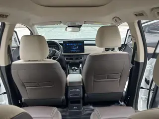 BYD Song MAX DM 2022 DM-i 105KM Executive Edition interior photo 11 BYD Song MAX DM 2022 DM-i 105KM Executive Edition interior photo 11