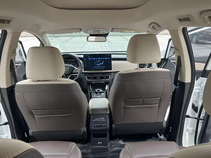 BYD Song MAX DM 2022 DM-i 105KM Executive Edition interior photo 11 BYD Song MAX DM 2022 DM-i 105KM Executive Edition interior photo 11