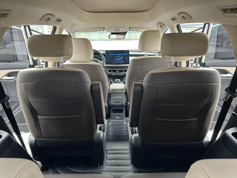 BYD Song MAX DM 2022 DM-i 105KM Executive Edition interior photo 12 BYD Song MAX DM 2022 DM-i 105KM Executive Edition interior photo 12