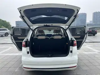 BYD Song MAX DM 2022 DM-i 105KM Executive Edition interior photo 14 BYD Song MAX DM 2022 DM-i 105KM Executive Edition interior photo 14