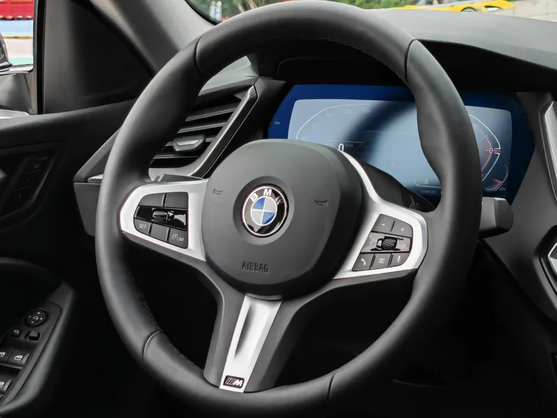BMW 2 Series 2023 225i Four-door coupe M Sports suit interior photo 11 BMW 2 Series 2023 225i Four-door coupe M Sports suit interior photo 11