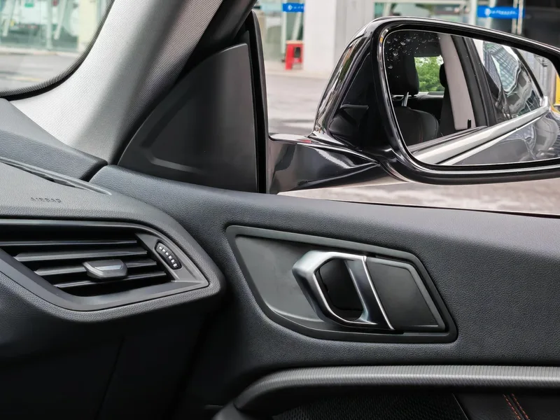 BMW 2 Series 2023 225i Four-door coupe M Sports suit interior photo 16 BMW 2 Series 2023 225i Four-door coupe M Sports suit interior photo 16