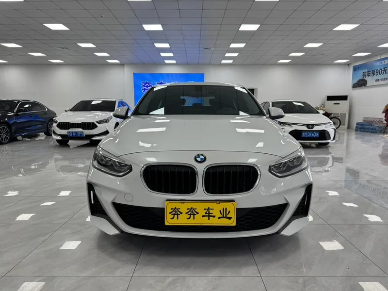 BMW 1 Series 2021 Restyling 120i M Sports Obsidian Night Edition exterior photo 3 BMW 1 Series 2021 Restyling 120i M Sports Obsidian Night Edition exterior photo 3