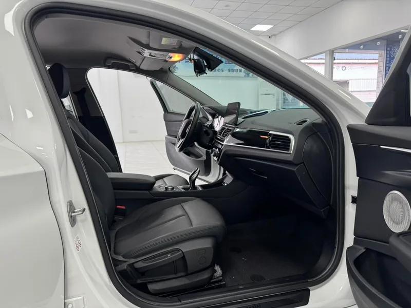 BMW 1 Series 2021 Restyling 120i M Sports Obsidian Night Edition exterior photo 7 BMW 1 Series 2021 Restyling 120i M Sports Obsidian Night Edition exterior photo 7