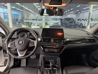BMW 1 Series 2021 Restyling 120i M Sports Obsidian Night Edition interior photo 10 BMW 1 Series 2021 Restyling 120i M Sports Obsidian Night Edition interior photo 10