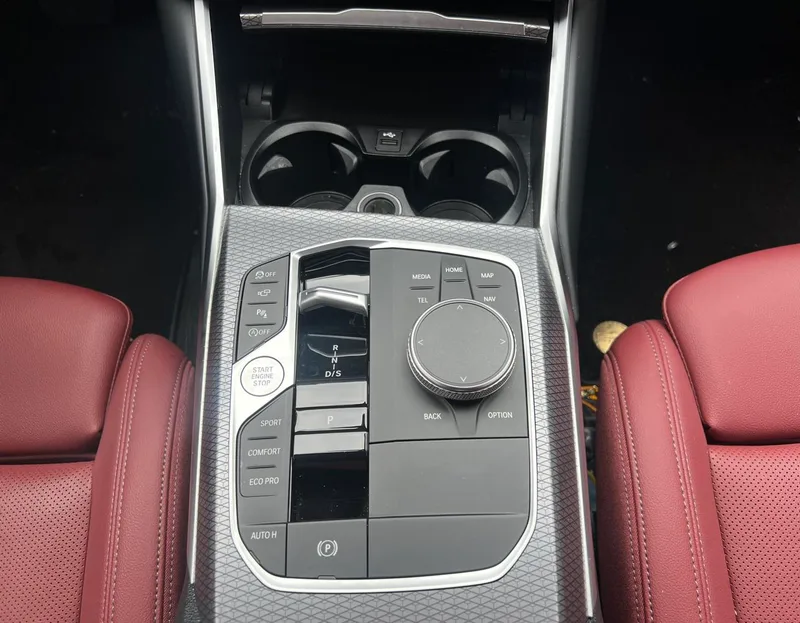 BMW 3 Series 2023 325Li M Sports Night Suit interior photo 9 BMW 3 Series 2023 325Li M Sports Night Suit interior photo 9