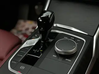 BMW 4 Series 2022 425i M Sports suit interior photo 19 BMW 4 Series 2022 425i M Sports suit interior photo 19