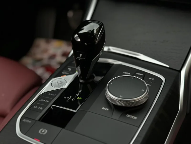 BMW 4 Series 2022 425i M Sports suit interior photo 19 BMW 4 Series 2022 425i M Sports suit interior photo 19