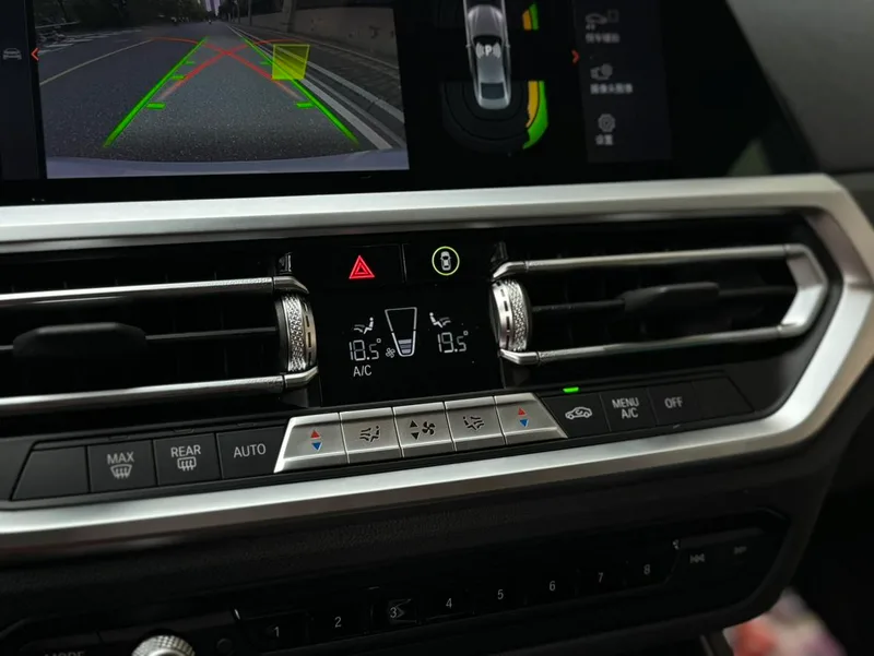 BMW 4 Series 2022 425i M Sports suit interior photo 20 BMW 4 Series 2022 425i M Sports suit interior photo 20