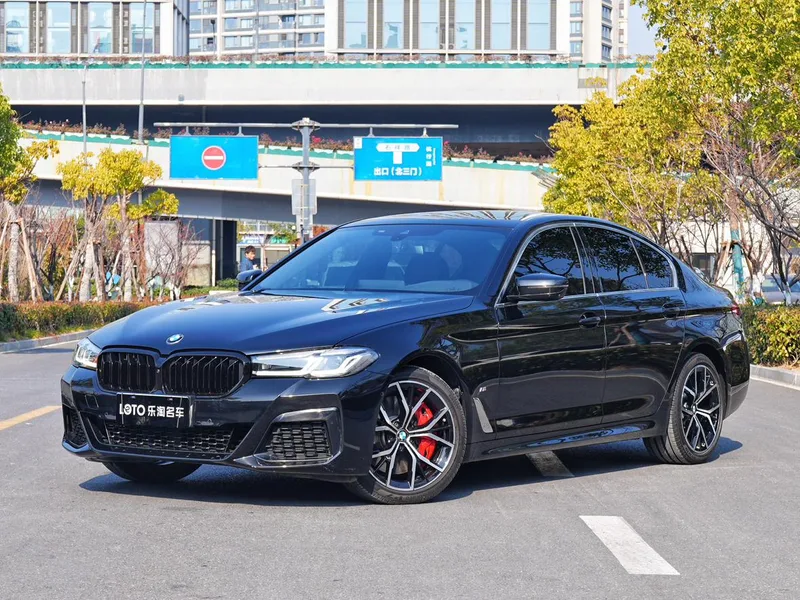 BMW 5 Series 2022 Restyling 540i Fashion Edition M Sports suit exterior photo 1 BMW 5 Series 2022 Restyling 540i Fashion Edition M Sports suit exterior photo 1