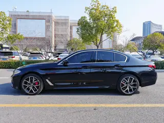 BMW 5 Series 2022 Restyling 540i Fashion Edition M Sports suit exterior photo 3 BMW 5 Series 2022 Restyling 540i Fashion Edition M Sports suit exterior photo 3