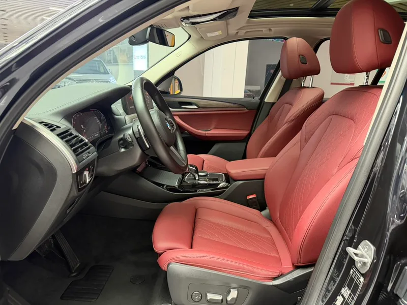 BMW X3 2022 xDrive30i Leading Type M Obsidian Night Suit interior photo 12 BMW X3 2022 xDrive30i Leading Type M Obsidian Night Suit interior photo 12