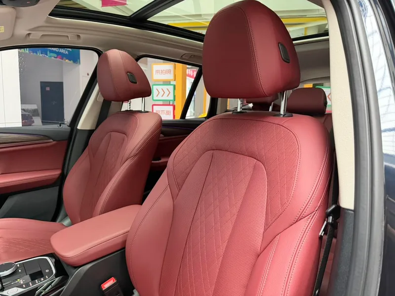 BMW X3 2022 xDrive30i Leading Type M Obsidian Night Suit interior photo 13 BMW X3 2022 xDrive30i Leading Type M Obsidian Night Suit interior photo 13