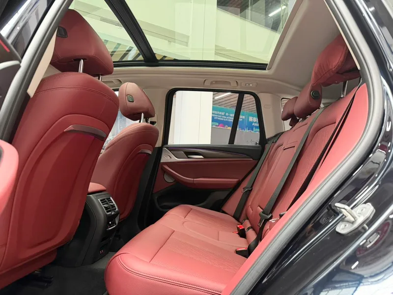 BMW X3 2022 xDrive30i Leading Type M Obsidian Night Suit interior photo 14 BMW X3 2022 xDrive30i Leading Type M Obsidian Night Suit interior photo 14