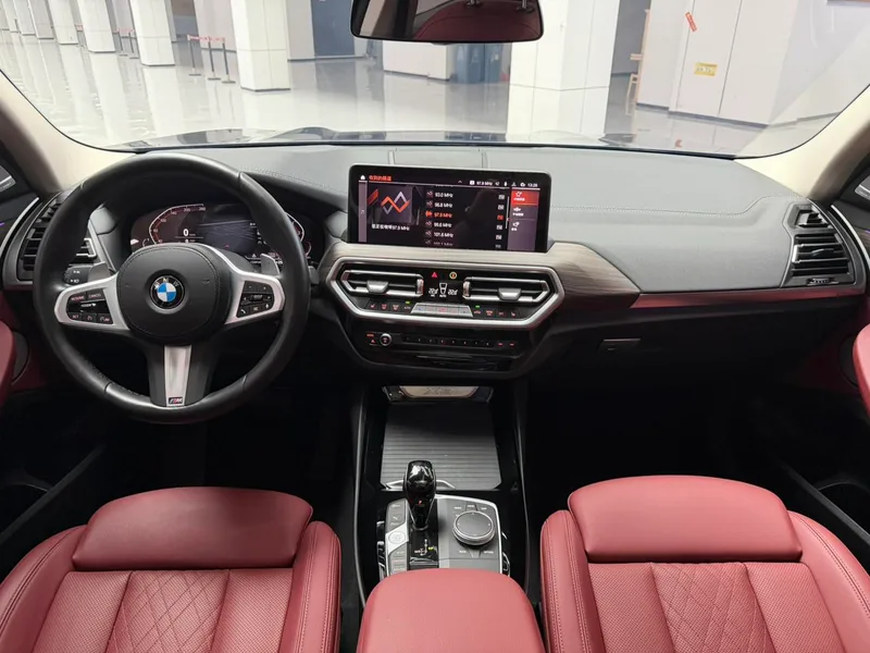 BMW X3 2022 xDrive30i Leading Type M Obsidian Night Suit interior photo 15 BMW X3 2022 xDrive30i Leading Type M Obsidian Night Suit interior photo 15
