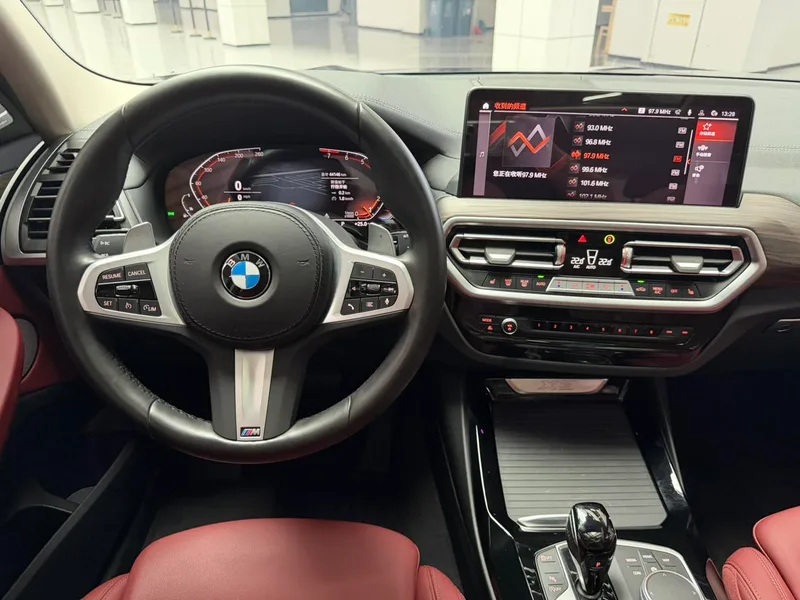 BMW X3 2022 xDrive30i Leading Type M Obsidian Night Suit interior photo 16 BMW X3 2022 xDrive30i Leading Type M Obsidian Night Suit interior photo 16