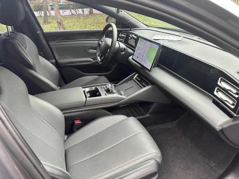 BYD Qin L 2025 Smart Driving Version DM-i 80KM Transcendent interior photo 12 BYD Qin L 2025 Smart Driving Version DM-i 80KM Transcendent interior photo 12