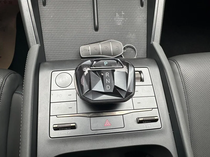 BYD Qin L 2025 Smart Driving Version DM-i 80KM Transcendent interior photo 14 BYD Qin L 2025 Smart Driving Version DM-i 80KM Transcendent interior photo 14