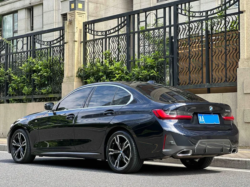 BMW 3 Series 2023 325i M Ensemble de sport extérieur photo 4 BMW 3 Series 2023 325i M Ensemble de sport extérieur photo 4