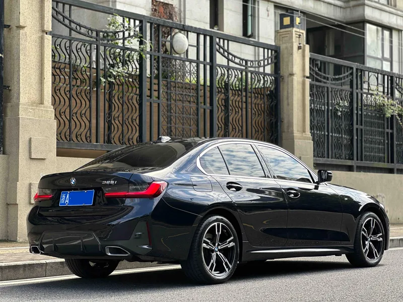 BMW 3 Series 2023 325i M Ensemble de sport extérieur photo 6 BMW 3 Series 2023 325i M Ensemble de sport extérieur photo 6