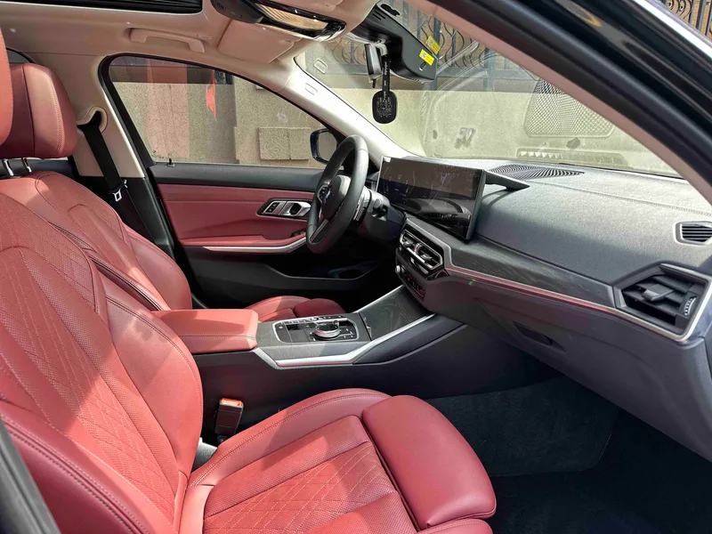 BMW 3 Series 2023 325i M Ensemble de sport intérieur photo 12 BMW 3 Series 2023 325i M Ensemble de sport intérieur photo 12