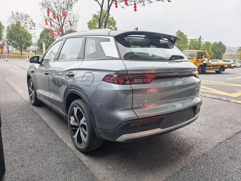 BYD Song Pro 2025 Versión de conducción inteligente de segunda generación DM-i 115KM Tipo de superación exterior foto 3 BYD Song Pro 2025 Versión de conducción inteligente de segunda generación DM-i 115KM Tipo de superación exterior foto 3