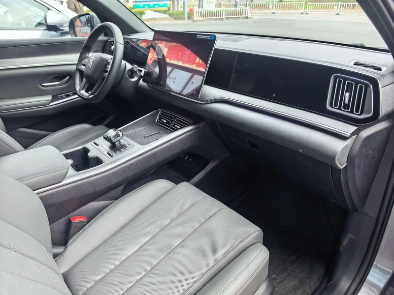 BYD Song Pro 2025 Versión de conducción inteligente de segunda generación DM-i 115KM Tipo de superación interior foto 11 BYD Song Pro 2025 Versión de conducción inteligente de segunda generación DM-i 115KM Tipo de superación interior foto 11